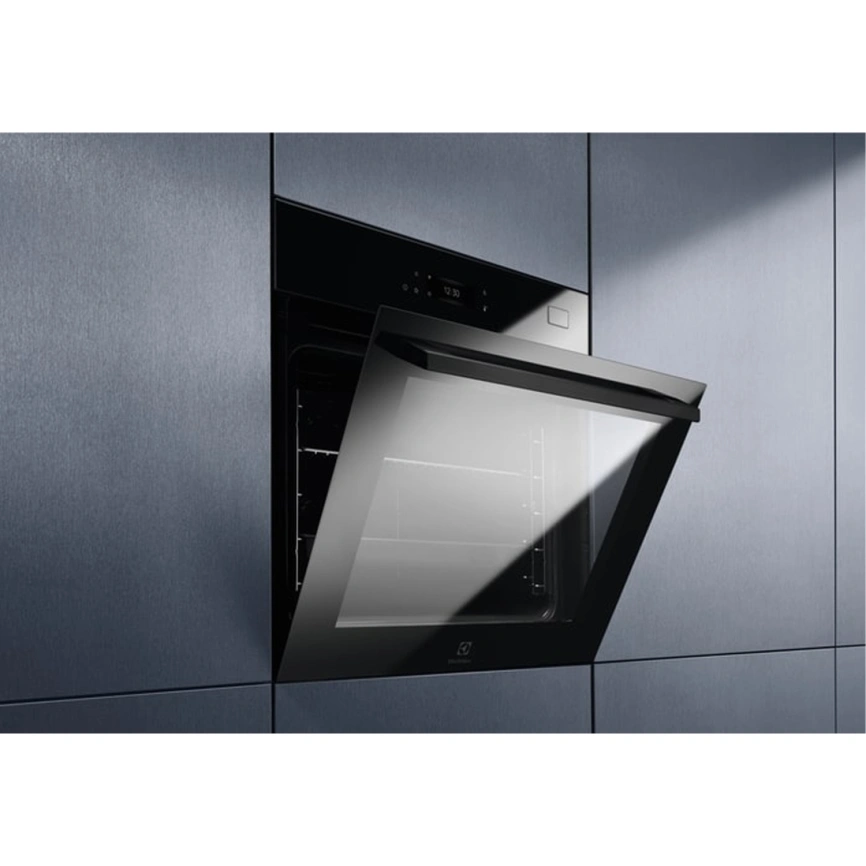 Электрический духовой шкаф Electrolux EOB8S39Z Black фото 4