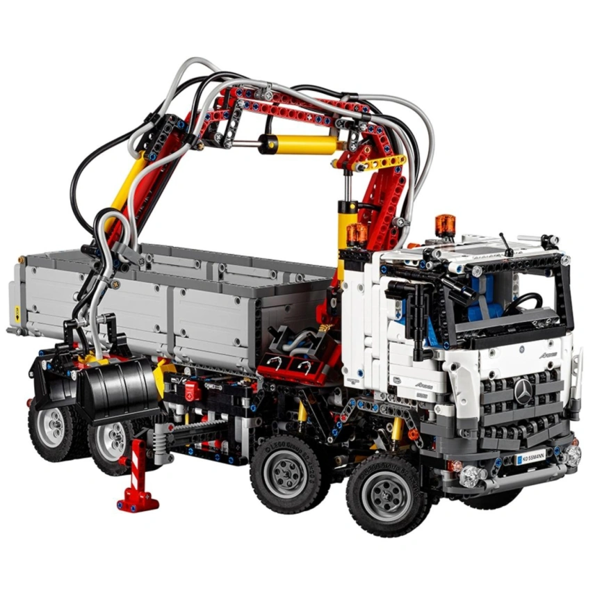 Конструктор LEGO Technic Mercedes-Benz Arocs 3245 42043 фото 1
