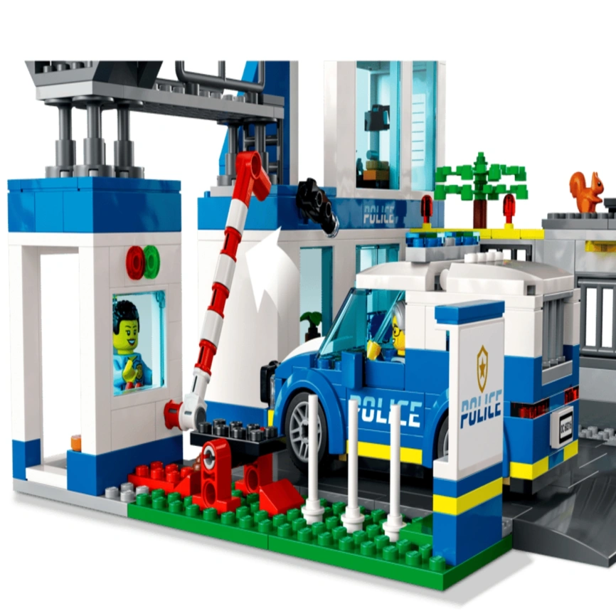 Конструктор LEGO City Police station 60316 фото 2