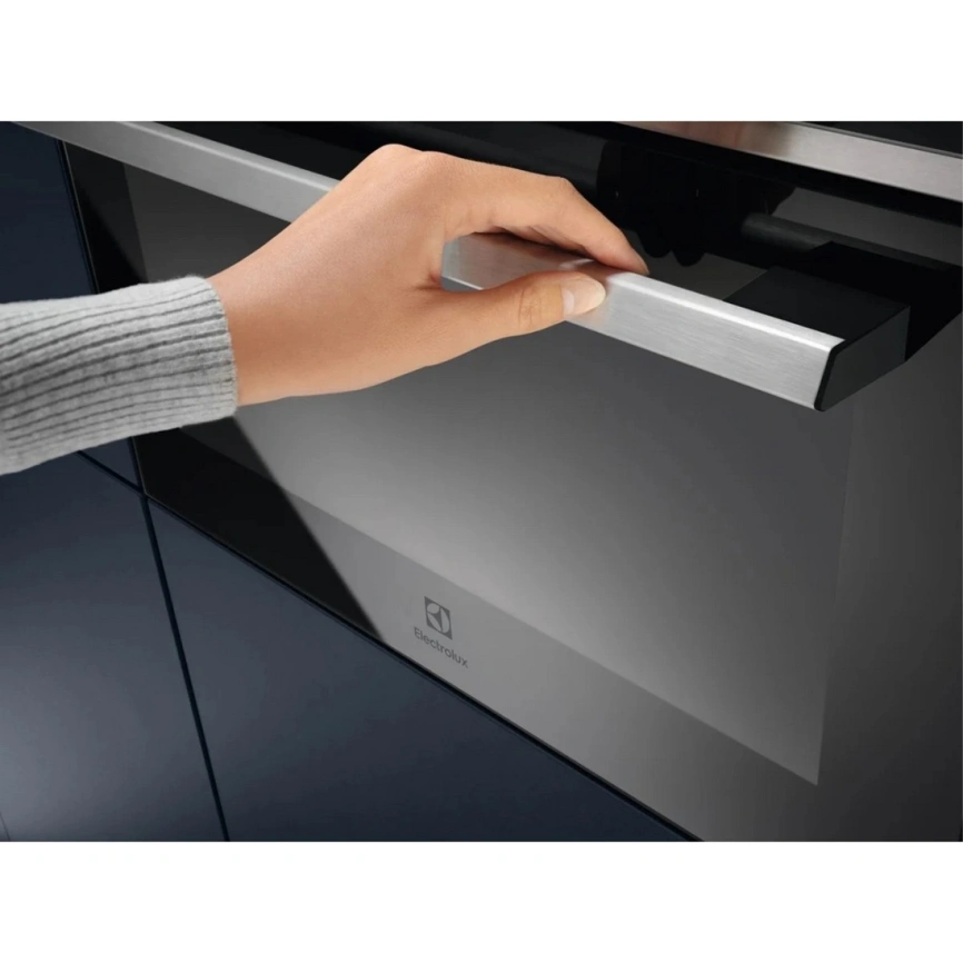 Микроволновая печь Electrolux EVM8E09X Black/Silver фото 4