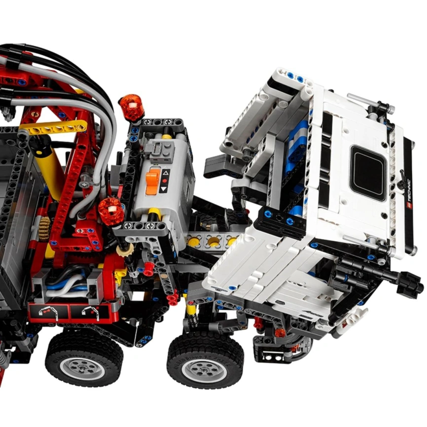 Конструктор LEGO Technic Mercedes-Benz Arocs 3245 42043 фото 4