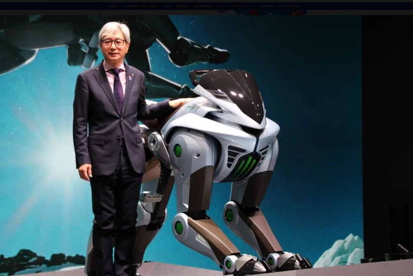 Kawasaki представила робо-коня Corleo: мотоцикл, который решил стать лошадью